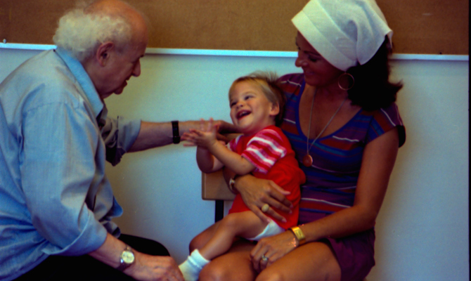 Moshé Feldenkrais and child Amherst 1981