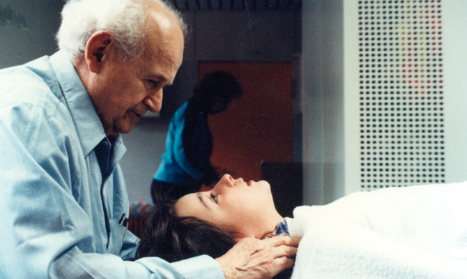 Moshé Feldenkrais and child Freiburg 1981